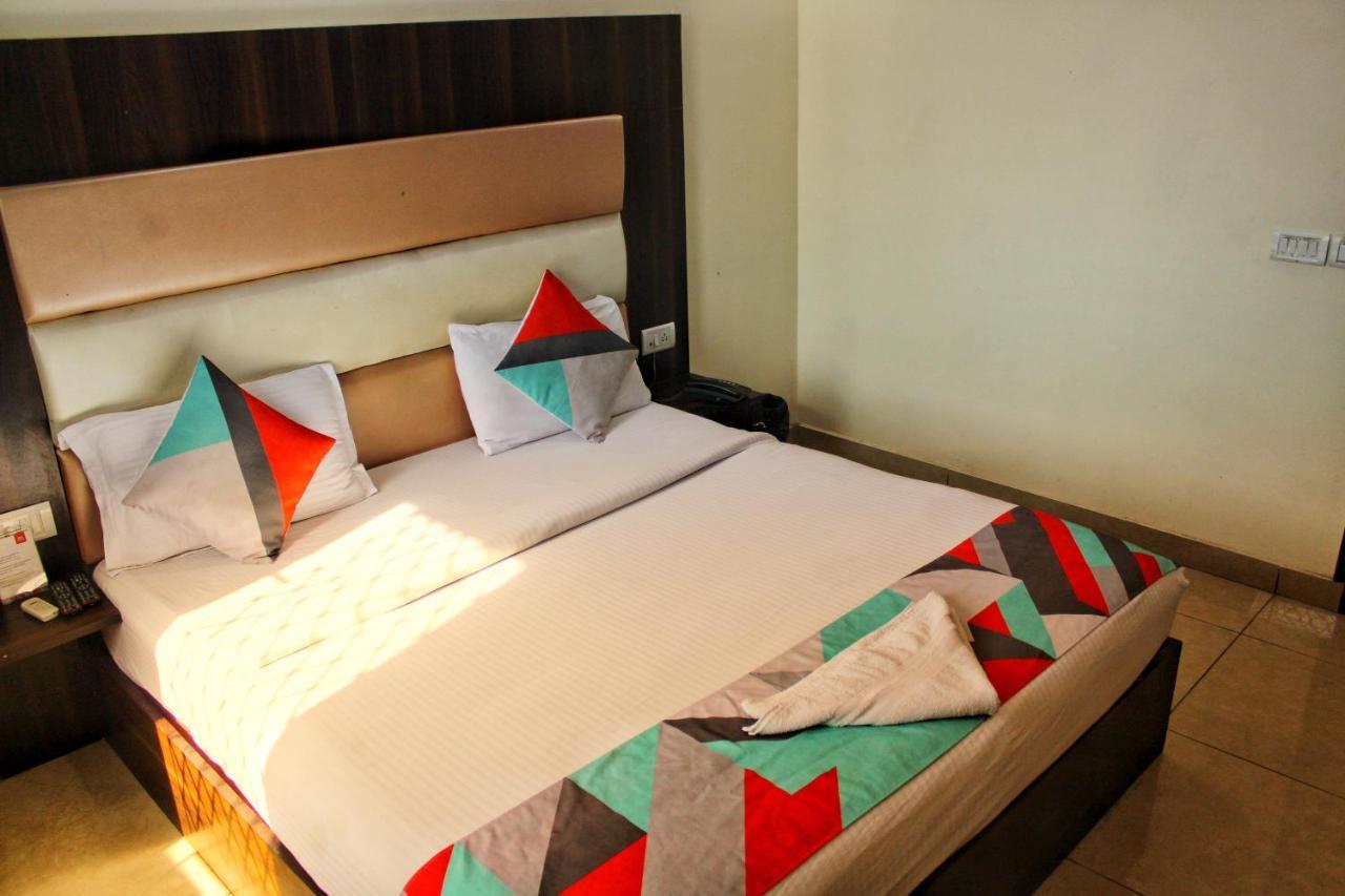 Airport Hotel Classic Park Нью-Делі Екстер'єр фото